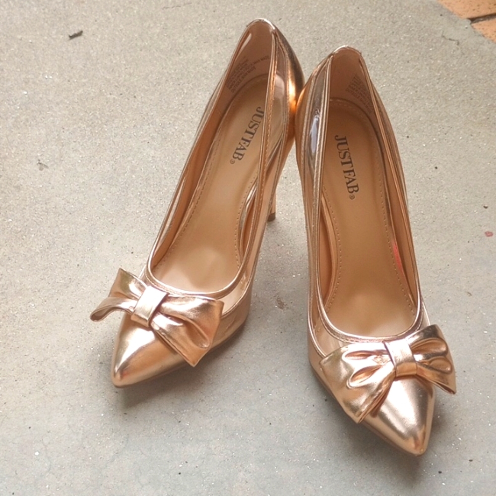 Gold Pumps